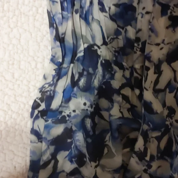 skirt sz 10 navy blue, ilyza NY brand, straight & blue & white sz PM blouse; - Picture 4 of 5